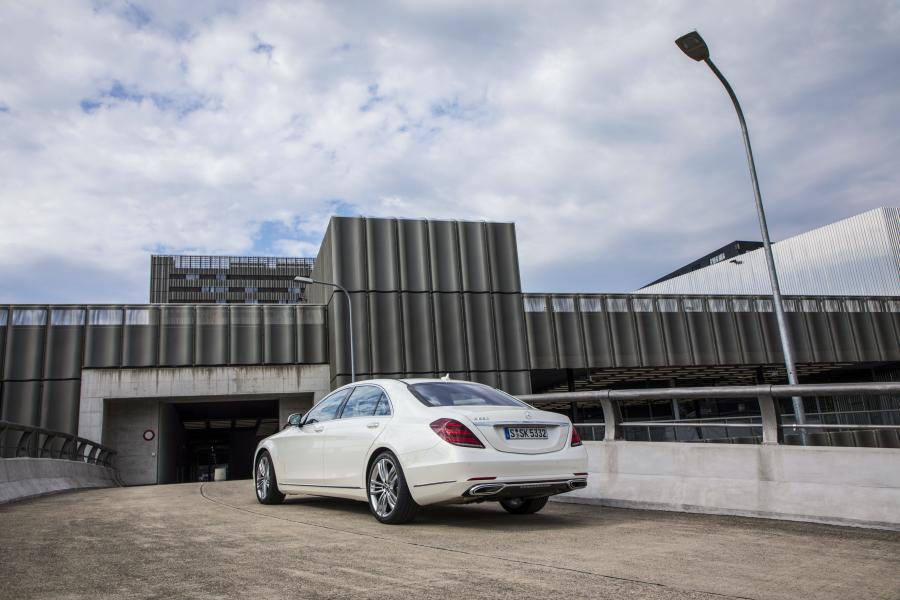  Mercedes-Benz S560 Lang 2017 года  (WW) (фото 2 из 50)